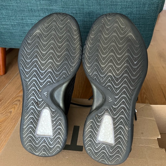 Adidas Yeezy Quantum Onyx - Picture 7 of 11